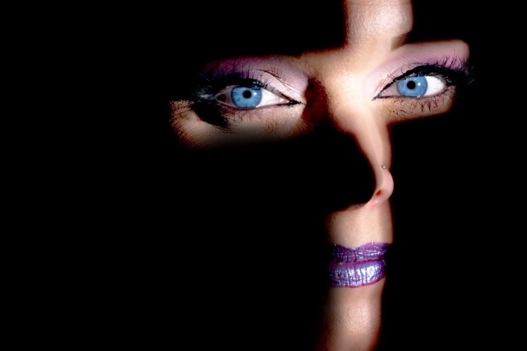 Magnifique, photo de portraits avec une femme avec des yeux bleus à Saint-Herblain
