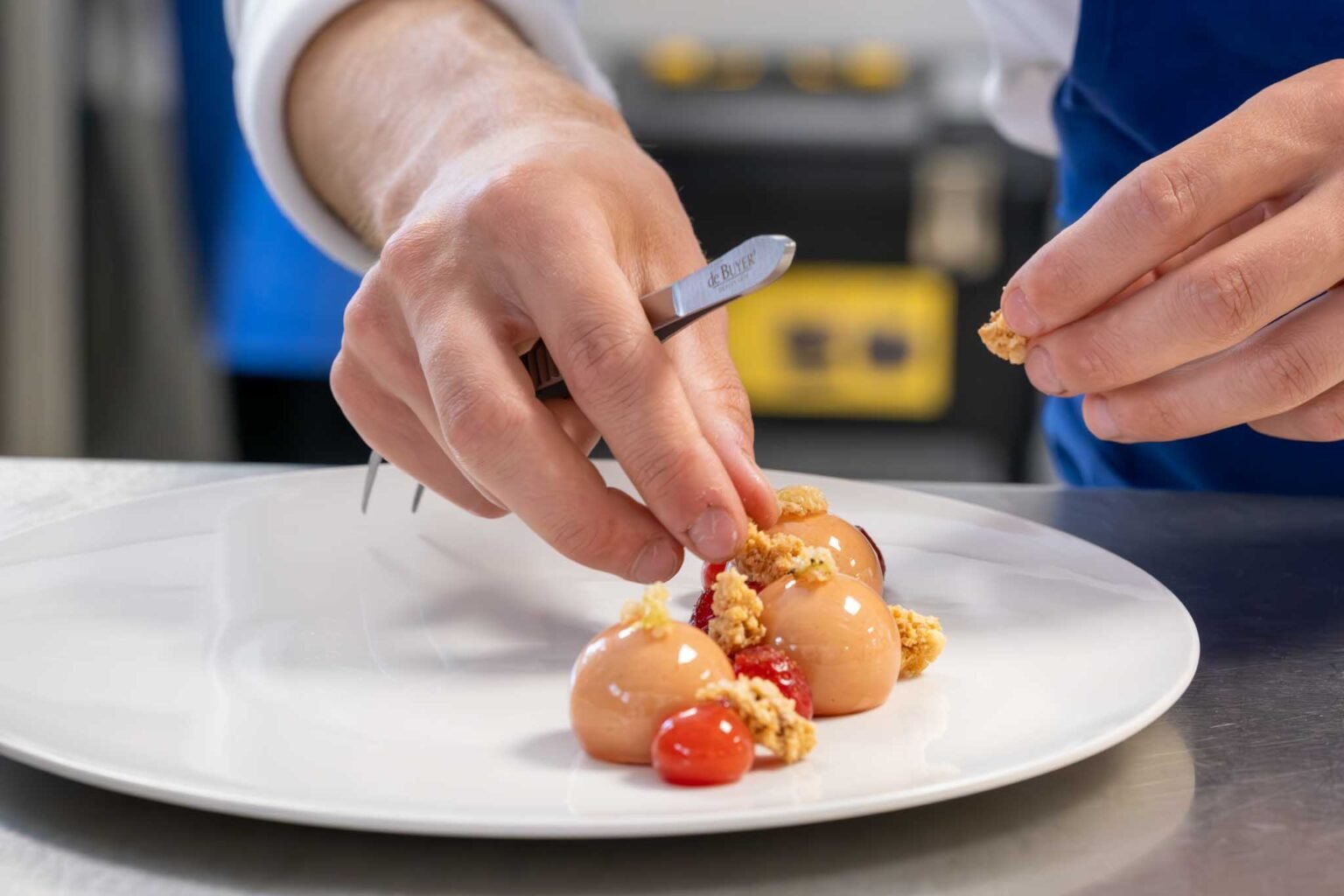 Le dressage d'un dessert à Saint-Nazaire