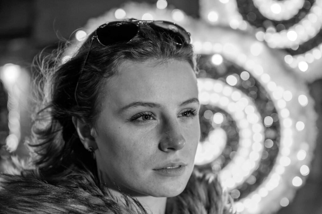 Shooting Modèle avec illumination de Noel en arrière plan