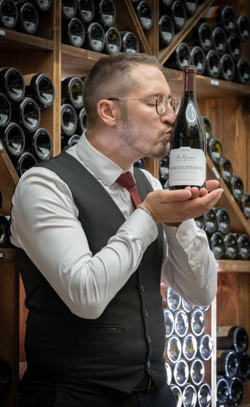 Le sommelier qui embrasse une bouteille de vin, Photographe à Pornic