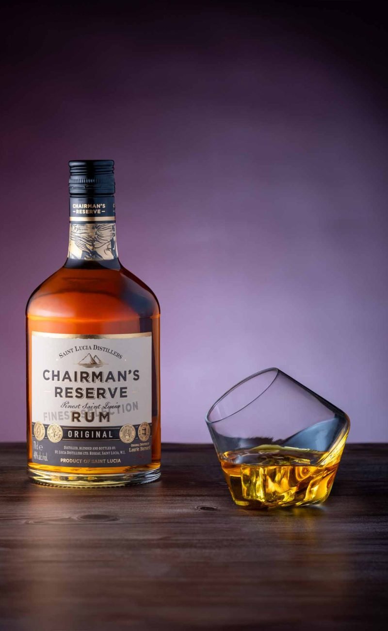 Bouteille de Rhum avec un verre
