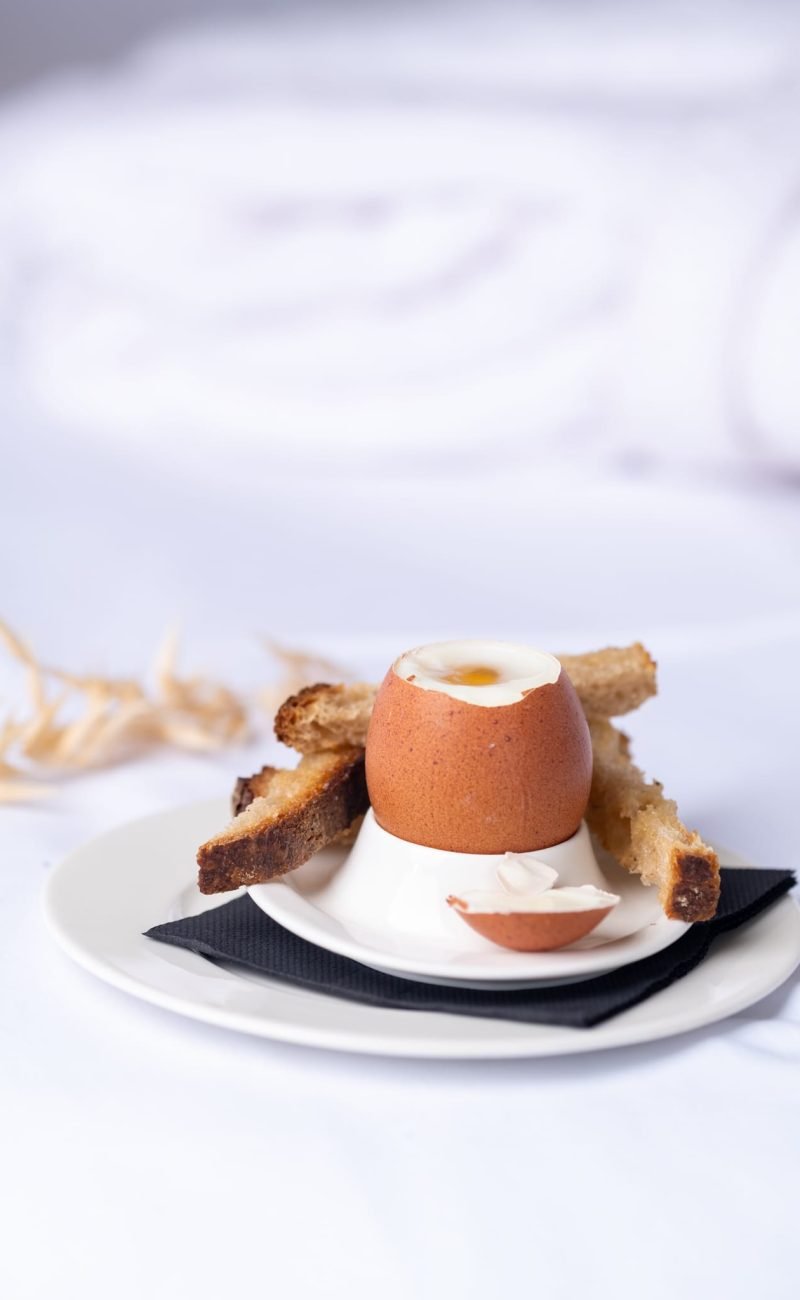 Mouillettes et oeuf à la coque en HighKey