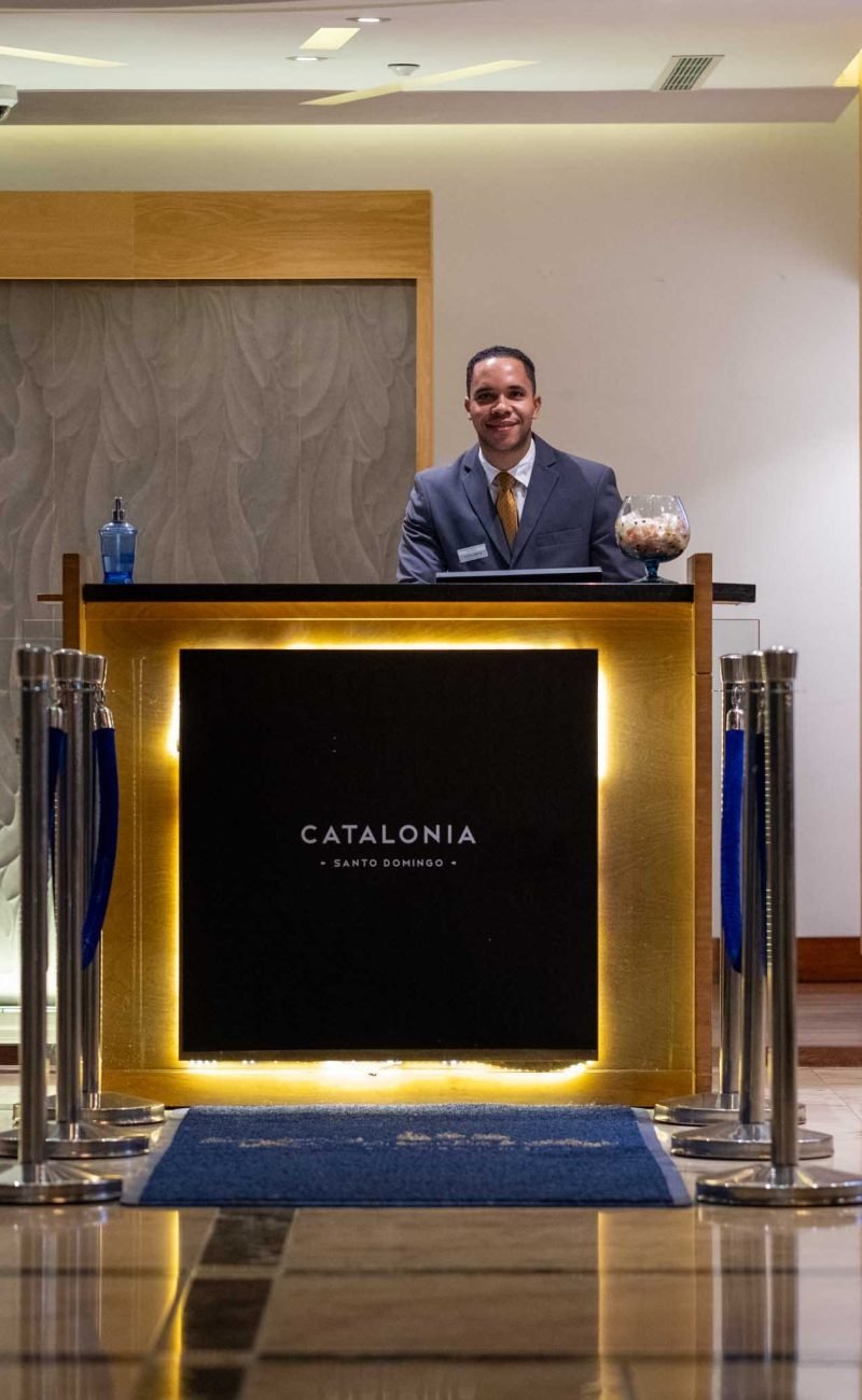 Réceptionniste d'un hôtel à SantoDomingo